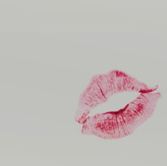 Meet your Posher, Jessica - Picture 3 of 3